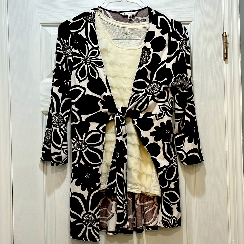 Cabi brown and cream, geometric floral, front tie, kimono wrap, size medium.